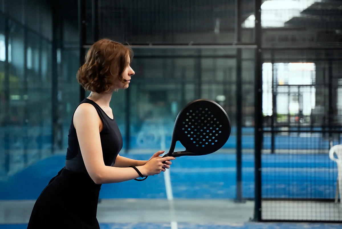 comment bien débuter au padel conseils pratiques